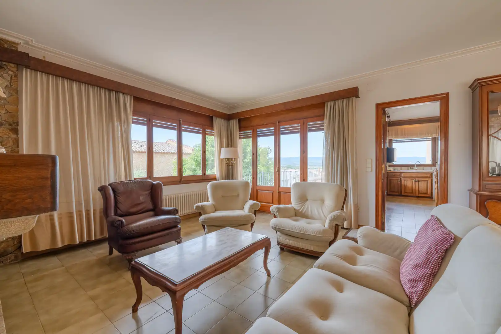Sala de estar de Casa o chalet en venta en La Bisbal d'Empordà con Calefacción, Jardín privado y Terraza