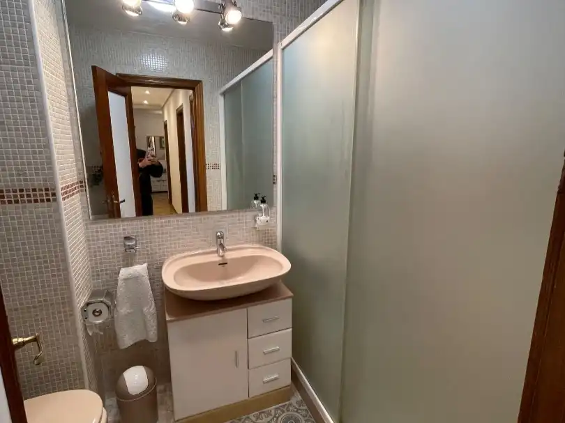 Baño de Piso de alquiler en Cuenca con Calefacción, Parquet y Terraza