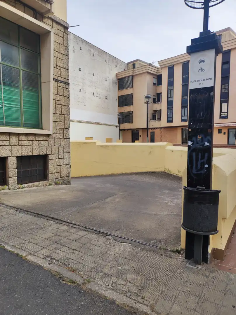Individuel à vendre à Calle María de Rozas