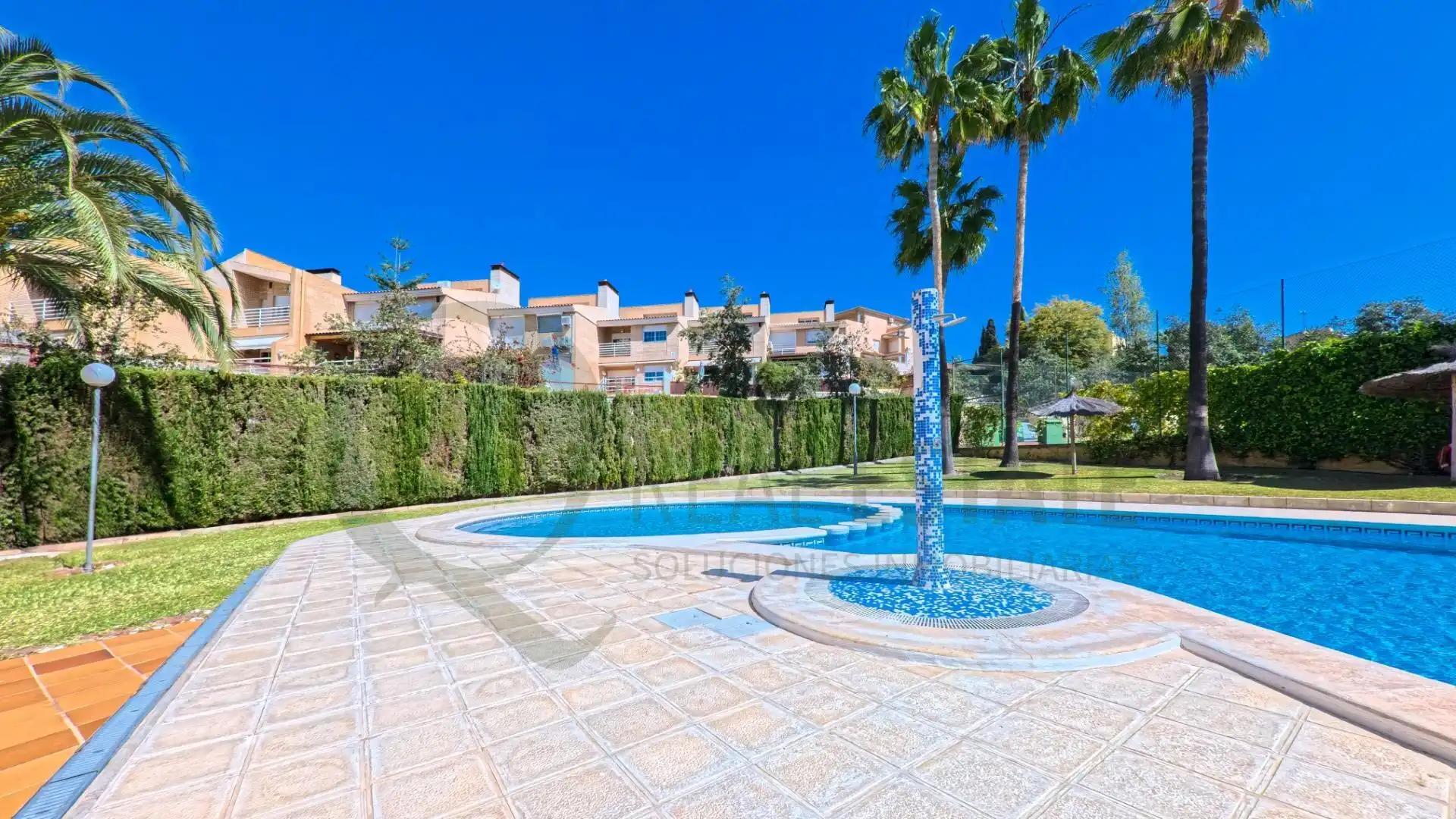 Piscina de Casa adosada en venda en Alicante / Alacant amb Calefacció, Jardí privat i Terrassa