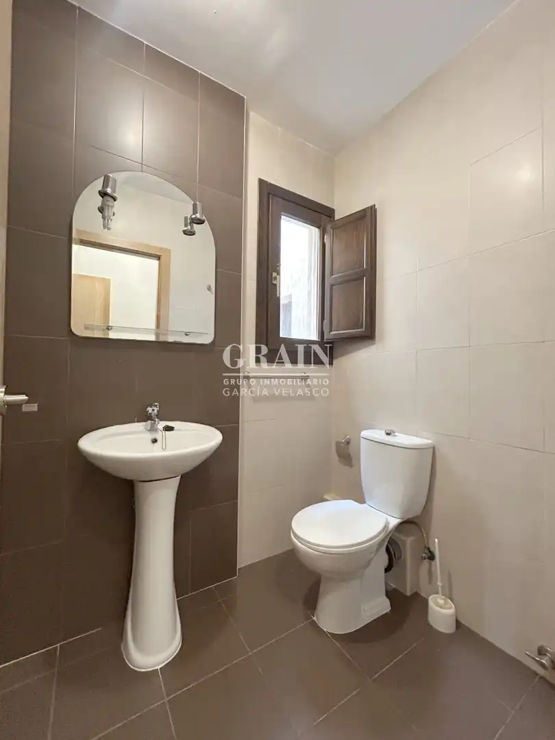 Bathroom of Flat for sale in Chinchilla de Monte-Aragón  with Heating