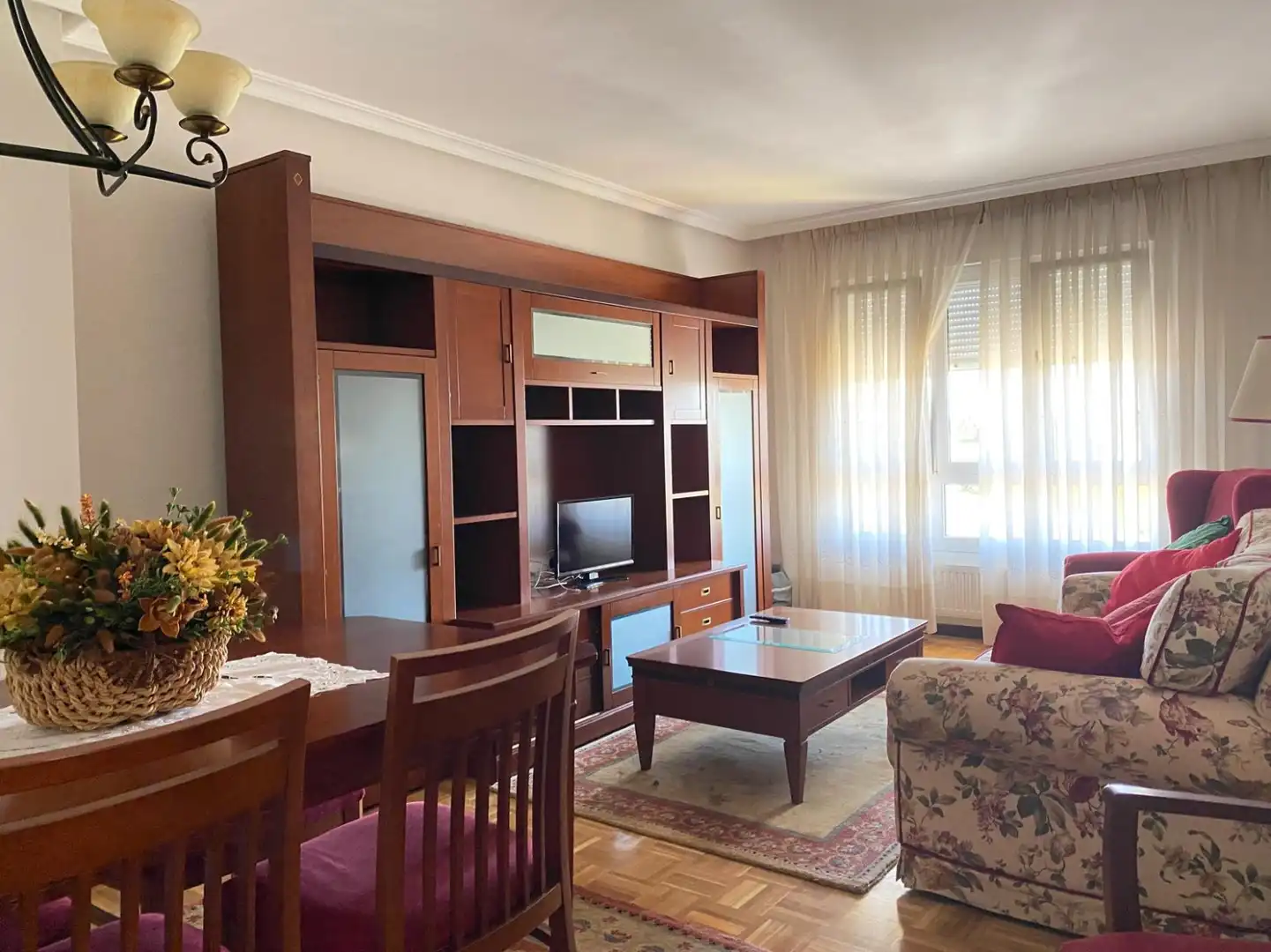 Wohnzimmer von Wohnung zur Miete in Siero mit Heizung und Privatgarten