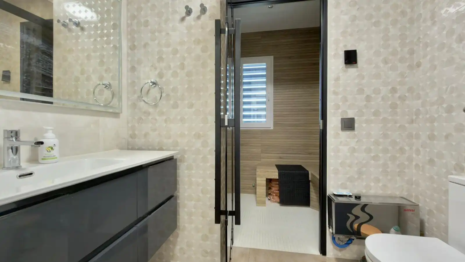 Badezimmer von Dachboden zum Verkauf in Villajoyosa / La Vila Joiosa mit Klimaanlage, Privatgarten und Terrasse