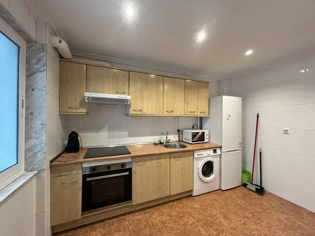 Cocina de Piso de alquiler en Oviedo  con Calefacción y Amueblado