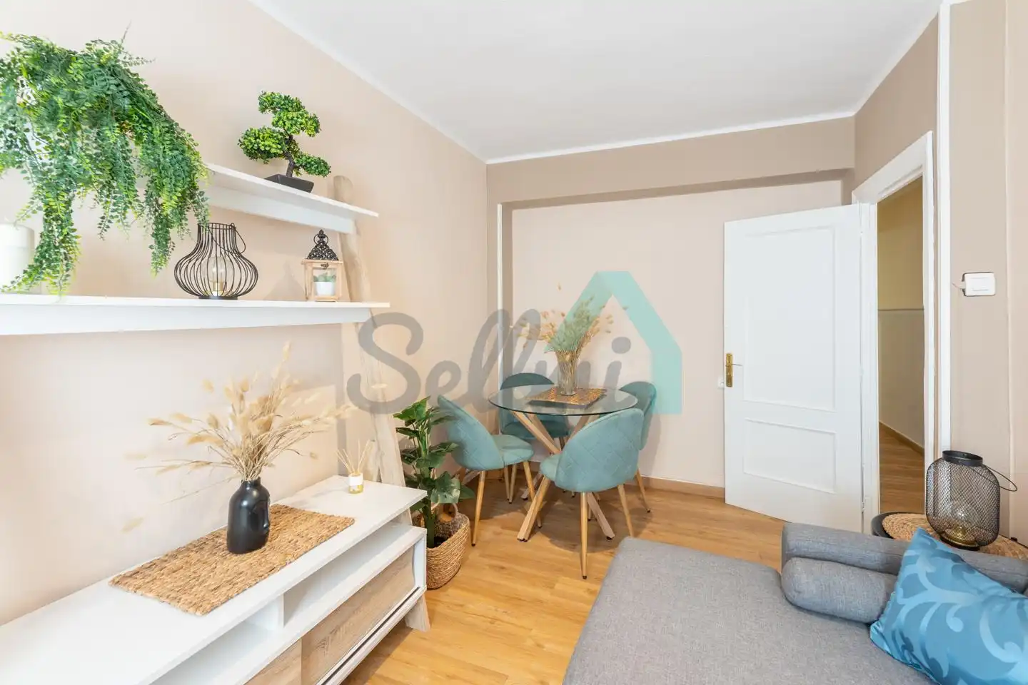 Habitación de Piso en venta en Oviedo  con Calefacción