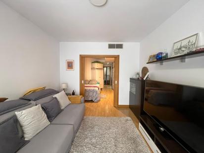 Sala d'estar de Pis en venda en  Madrid Capital amb Traster i Piscina comunitària
