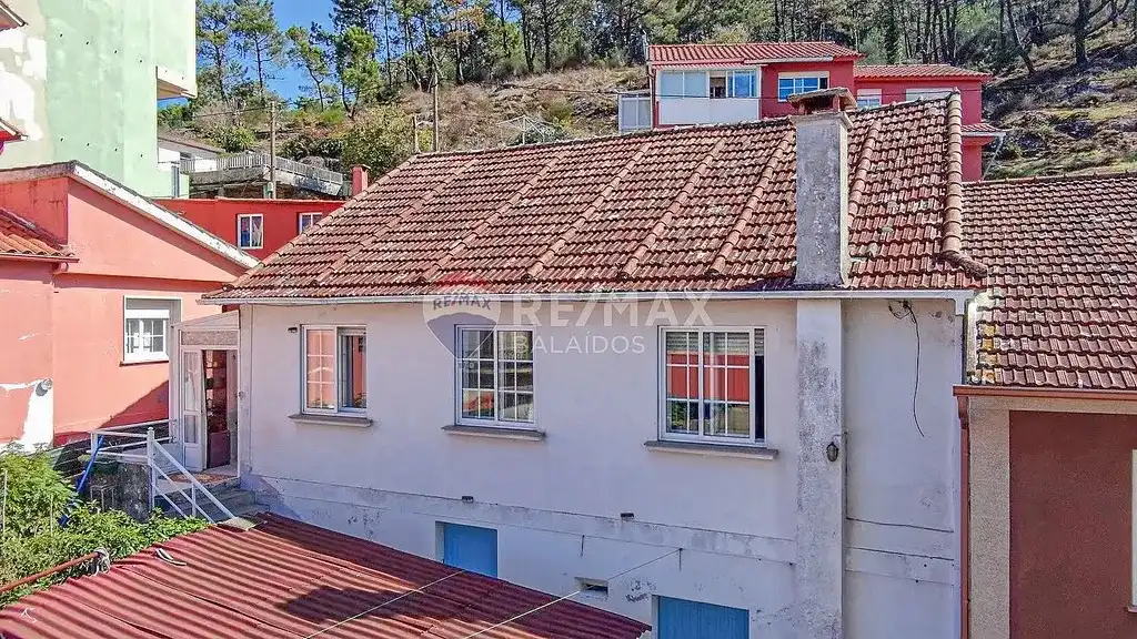 Vista exterior de Casa o xalet en venda en Cangas  amb Calefacció, Jardí privat i Parquet
