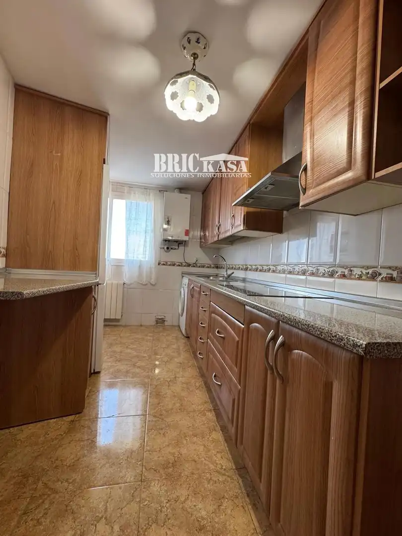 Cocina de Piso de alquiler en Cáceres con Calefacción, Terraza y Trastero