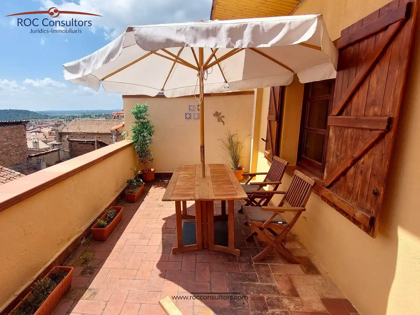 Terrasse von Einfamilien-Reihenhaus zum Verkauf in Berga mit Heizung