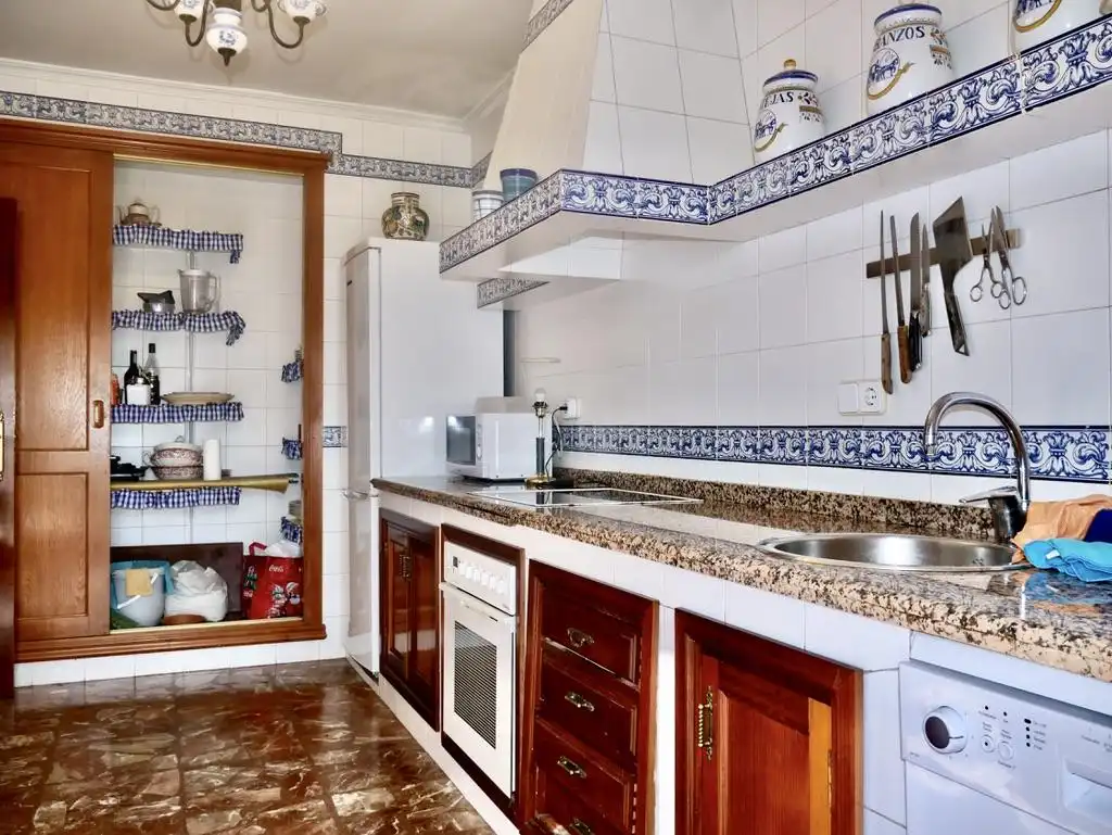 Kitchen of Flat for sale in Sevilla  with Air Conditioner, Terrace and Furnished