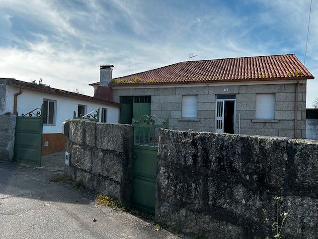 Vista exterior de Casa o xalet en venda en Vilagarcía de Arousa amb Jardí privat, Traster i Moblat