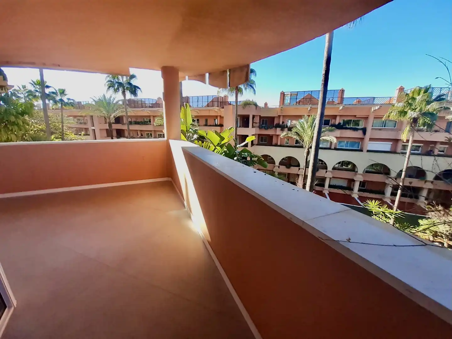 Terraza de Local de alquiler en Marbella con Amueblado
