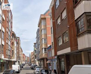 Vista exterior de Pis en venda en León Capital 
