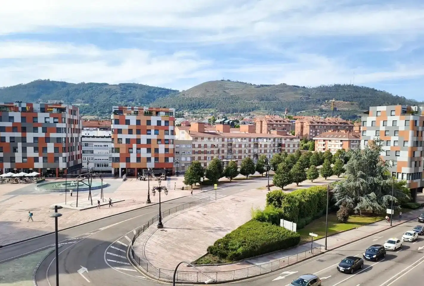 Vista exterior de Pis en venda en Oviedo  amb Calefacció