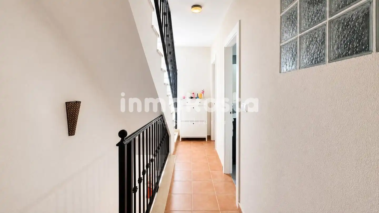 Casa adosada en venda en La Nucia amb Aire condicionat, Jardí privat i Terrassa