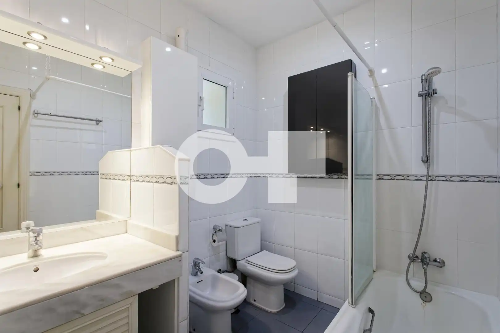 Badezimmer von Wohnungen zum Verkauf in Barcelona mit Heizung, Parkett und Alarm