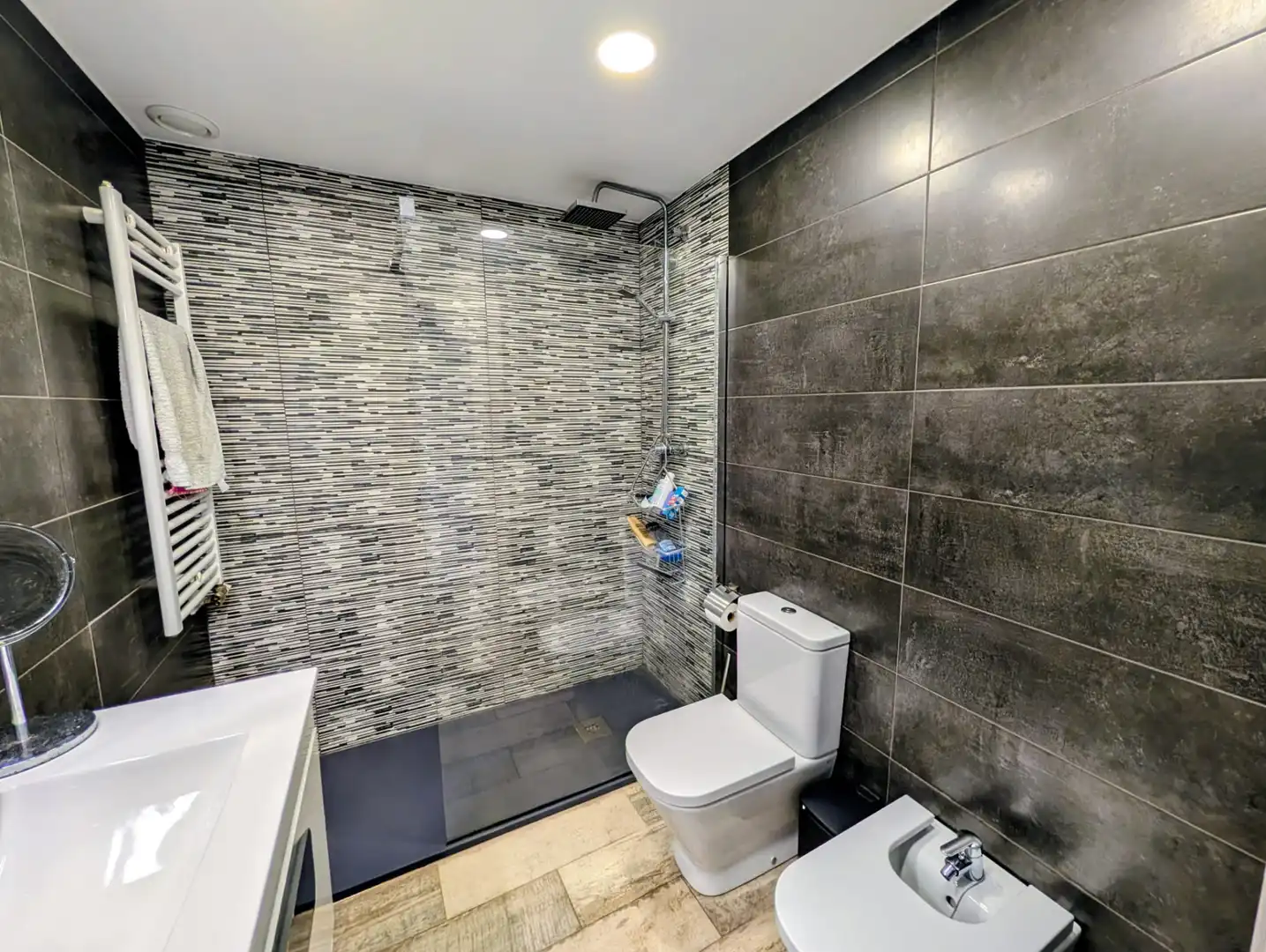 Baño de Casa adosada en venta en Badalona con Parquet, Terraza y Trastero