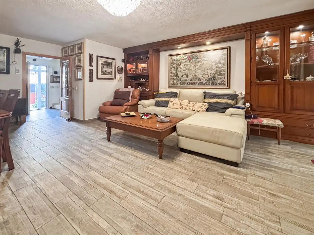 Sala d'estar de Casa adosada en venda en Moralzarzal amb Aire condicionat, Calefacció i Jardí privat