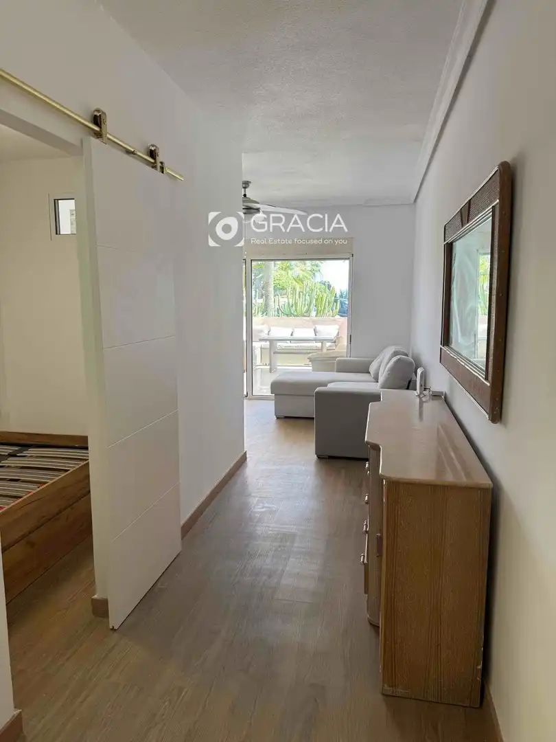 Habitación de Piso de alquiler en Arona con Terraza, Piscina y Amueblado