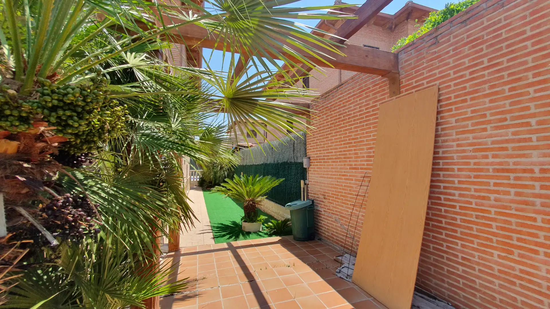 Jardí de Casa adosada en venda en Olías del Rey amb Aire condicionat, Calefacció i Jardí privat