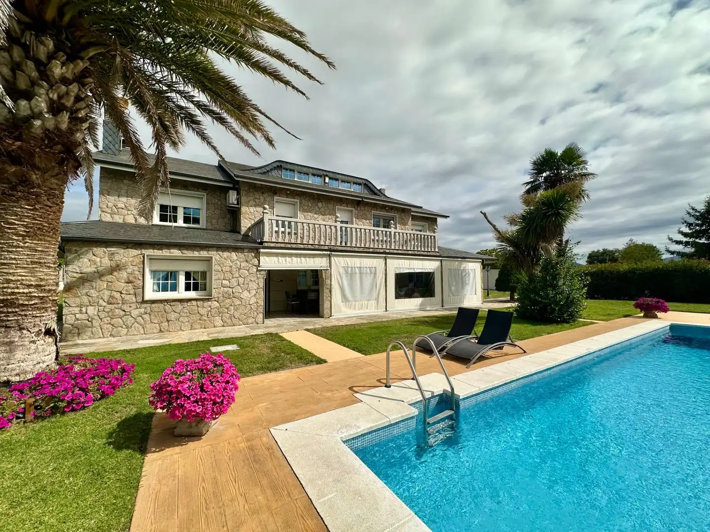 Vista exterior de Casa o chalet en venta en Camponaraya con Aire acondicionado, Jardín privado y Terraza