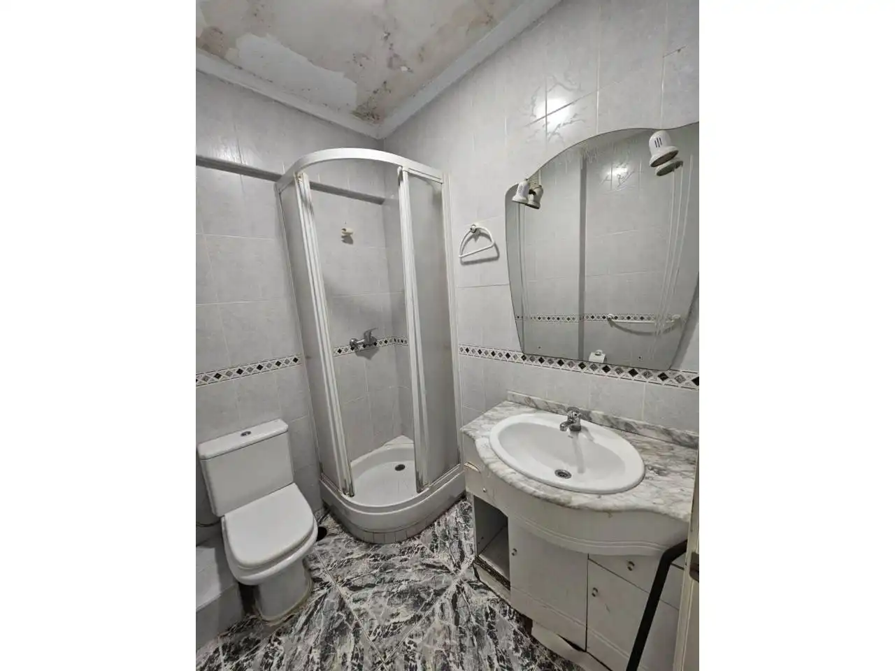 Baño de Piso en venta en Alicante / Alacant con Terraza y Balcón
