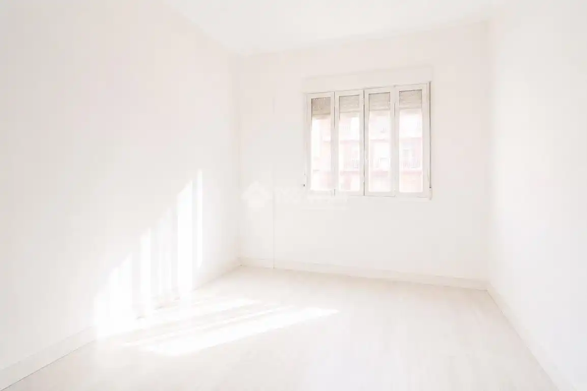Bedroom of Flat for sale in Sant Adrià de Besòs  with Air Conditioner and Terrace