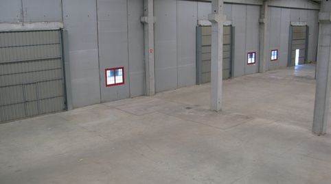 Foto 3 von Fabrikhallen zur Miete in Domeny, Girona Capital