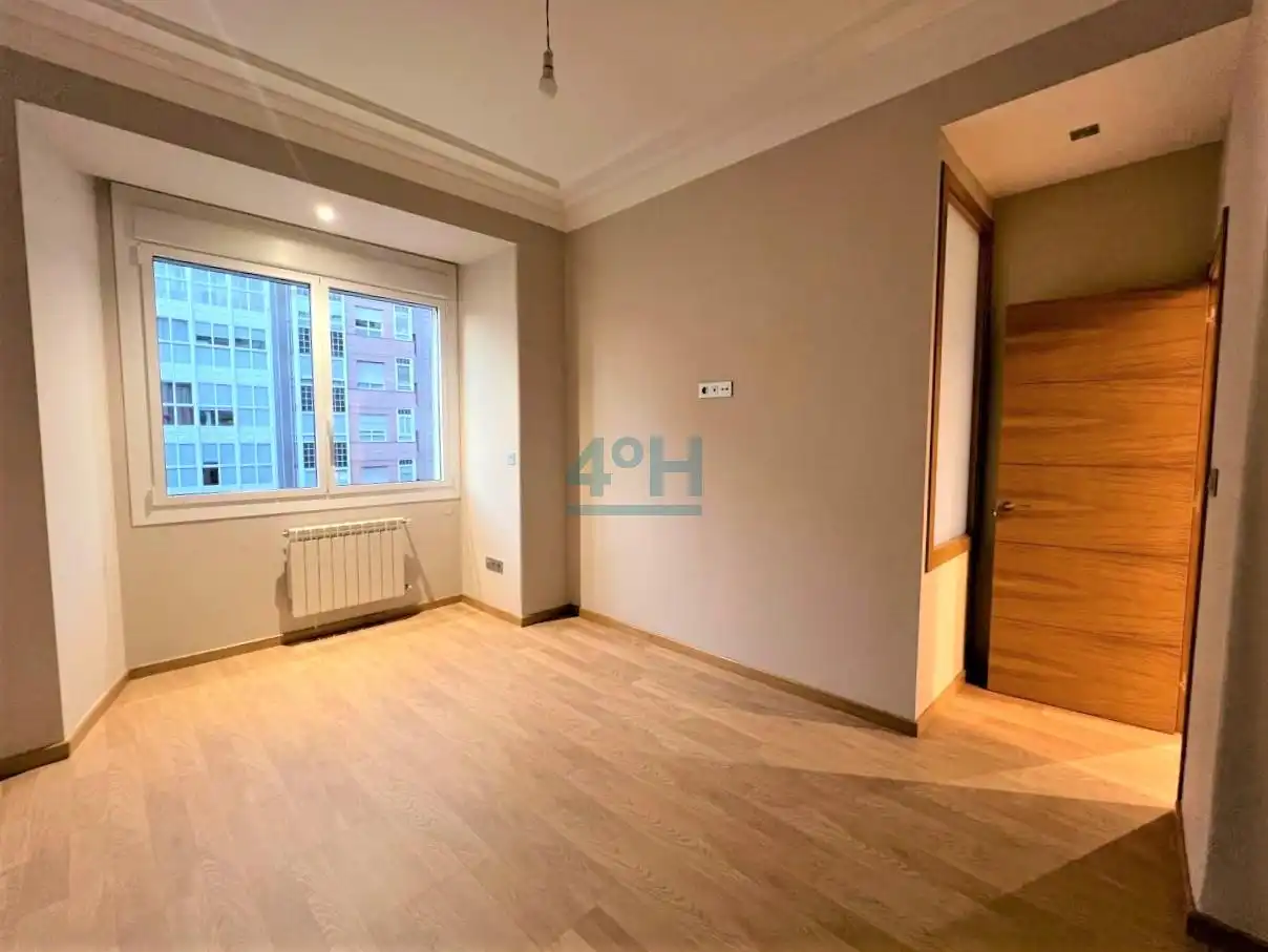 Habitación de Piso en venta en Ourense Capital  con Calefacción