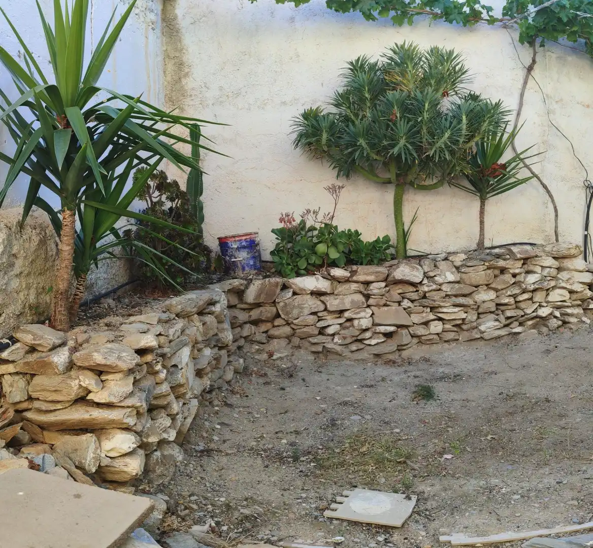 Garden of Commercial properties for sale in Tahal