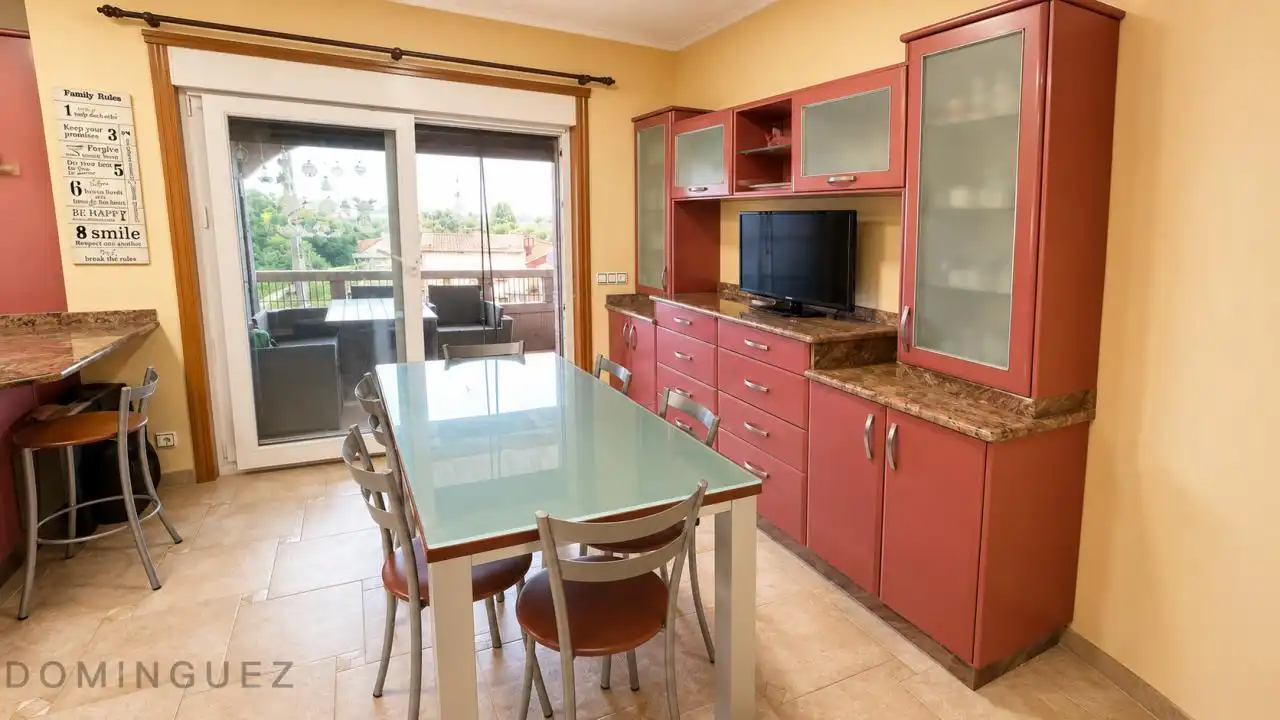 Comedor de Casa o chalet en venta en Vigo  con Calefacción, Jardín privado y Parquet