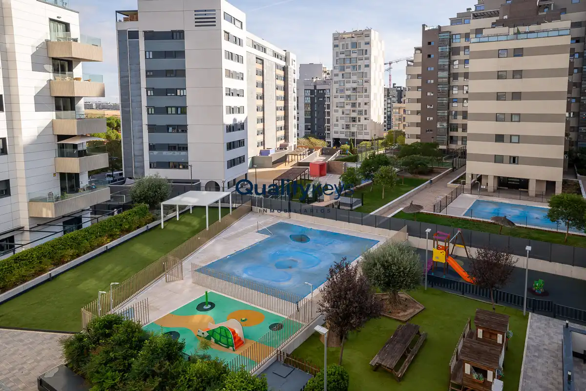 Pis amb piscina en venda a Calle de Josefina Aldecoa 78, imagen 21