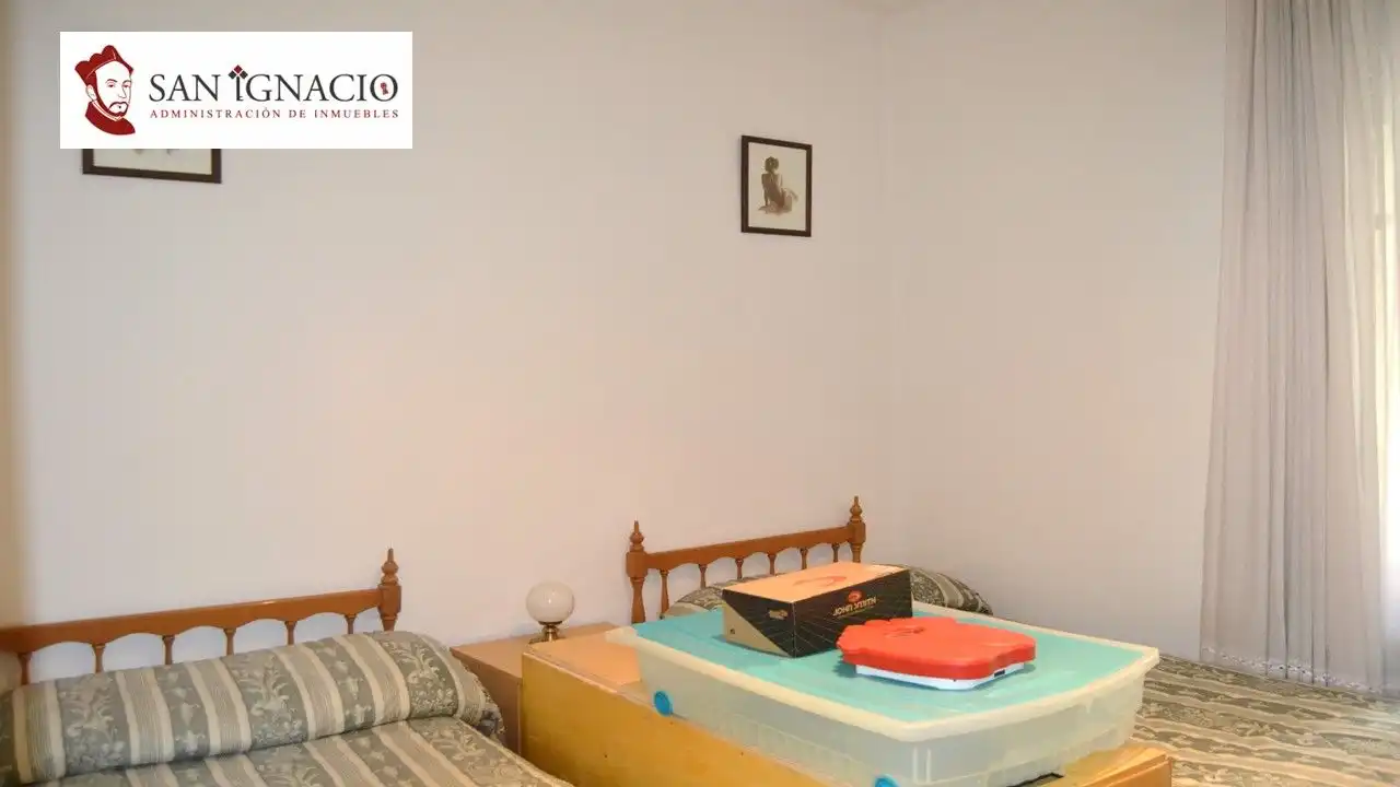 Dormitori de Pis en venda en Villarcayo de Merindad de Castilla la Vieja amb Terrassa i Moblat