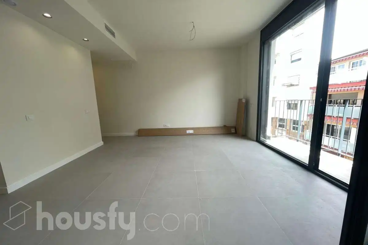 Sala de estar de Piso en venta en Vilanova i la Geltrú con Aire acondicionado, Calefacción y Parquet