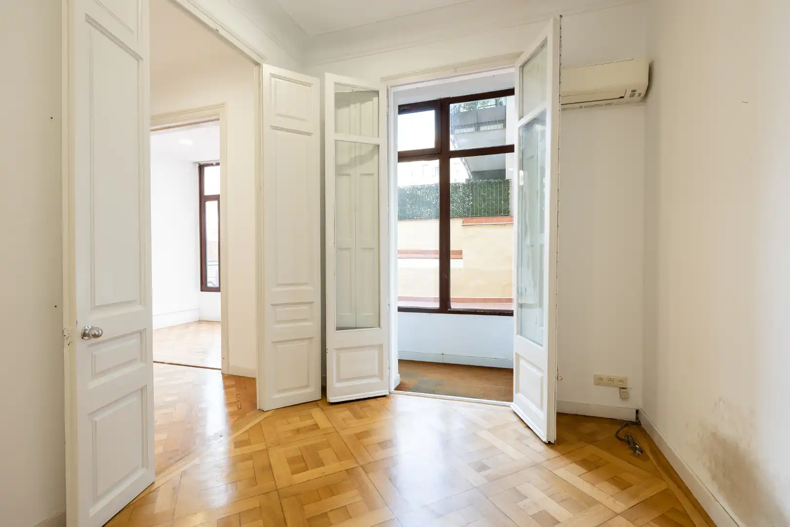 Wohnung zum Verkauf in Barcelona mit Klimaanlage, Heizung und Parkett