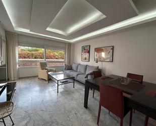 Sala d'estar de Apartament de lloguer en Marbella amb Terrassa i Piscina comunitària