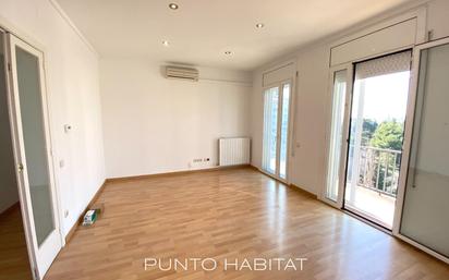 Living room of Flat for sale in  Barcelona Capital  with Air Conditioner, Heating and Balcony