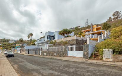 Vista exterior de Casa o xalet en venda en Arucas amb Jardí privat, Terrassa i Traster