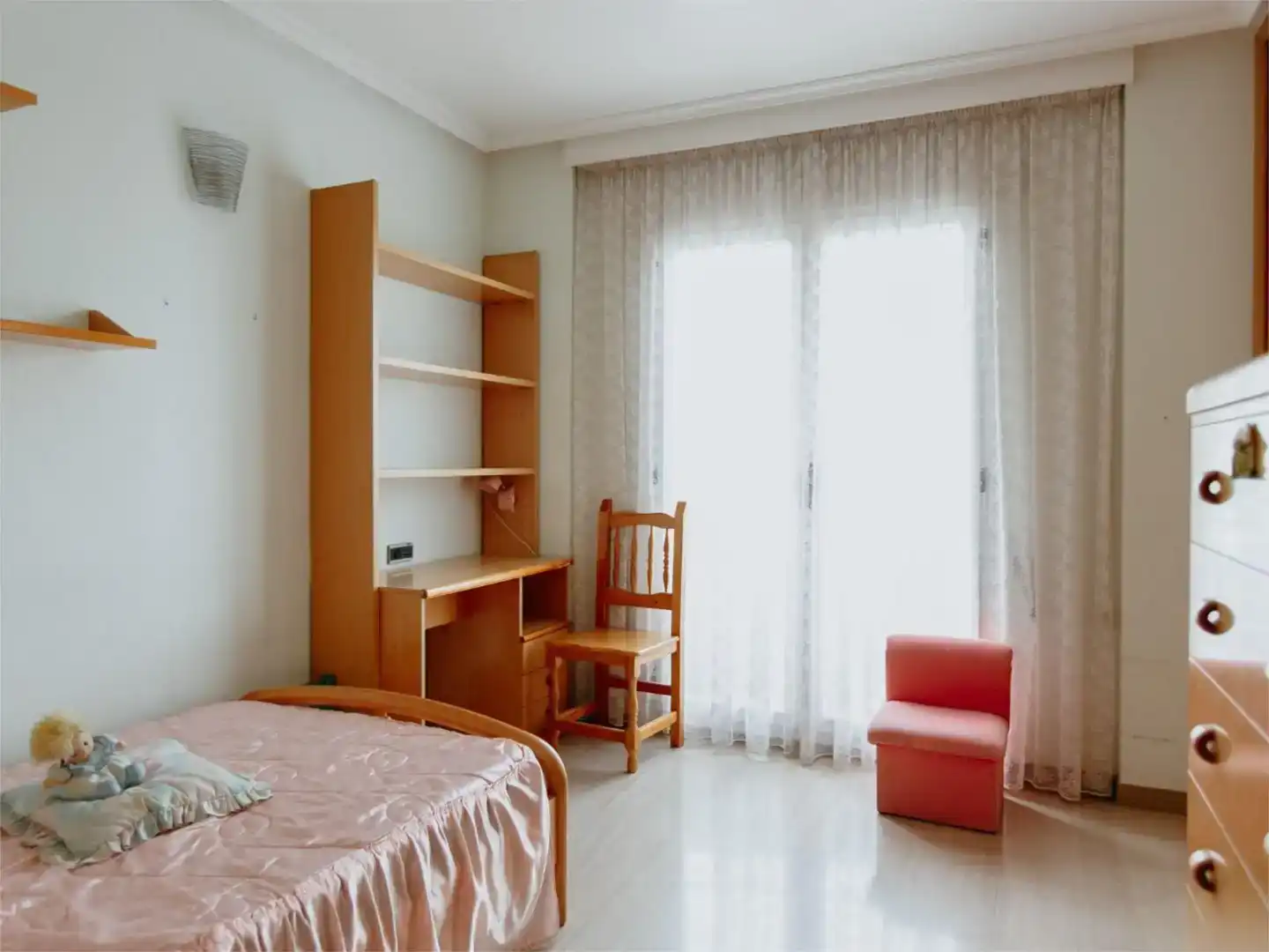 Habitación de Casa adosada en venta en Huesca con Jardín privado, Trastero y Amueblado