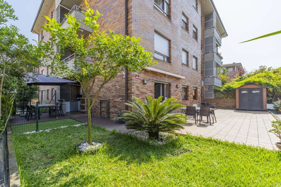 Exterior view of Flat for sale in Donostia - San Sebastián   with Heating, Private garden and Terrace