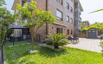 Vista exterior de Pis en venda en Donostia - San Sebastián  amb Calefacció, Jardí privat i Terrassa