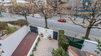 Vista exterior de Casa adosada en venda en  Granada Capital amb Calefacció, Jardí privat i Terrassa