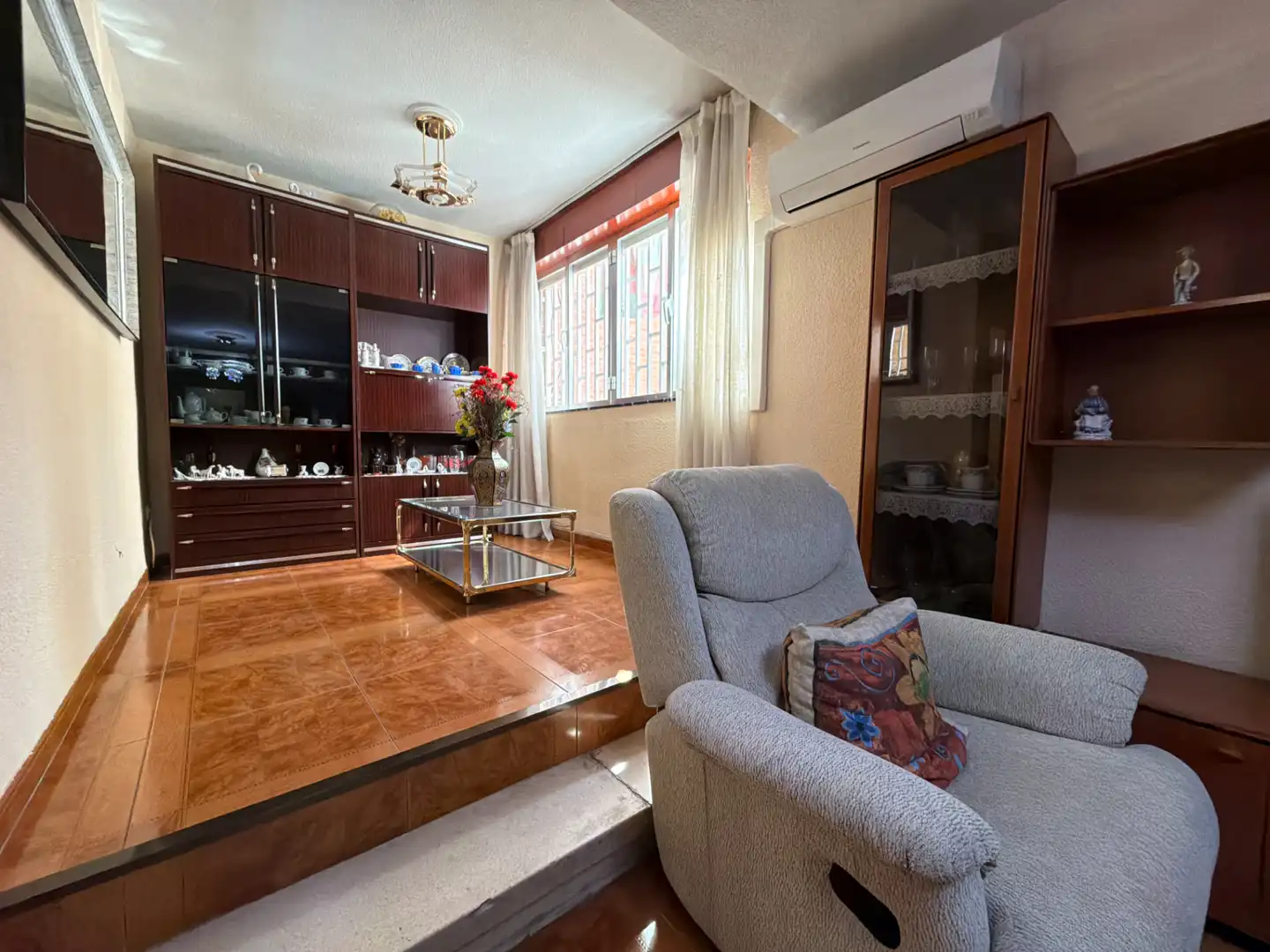 Living room of Flat for sale in Madrid  with Air Conditioner, Heating and Furnished
