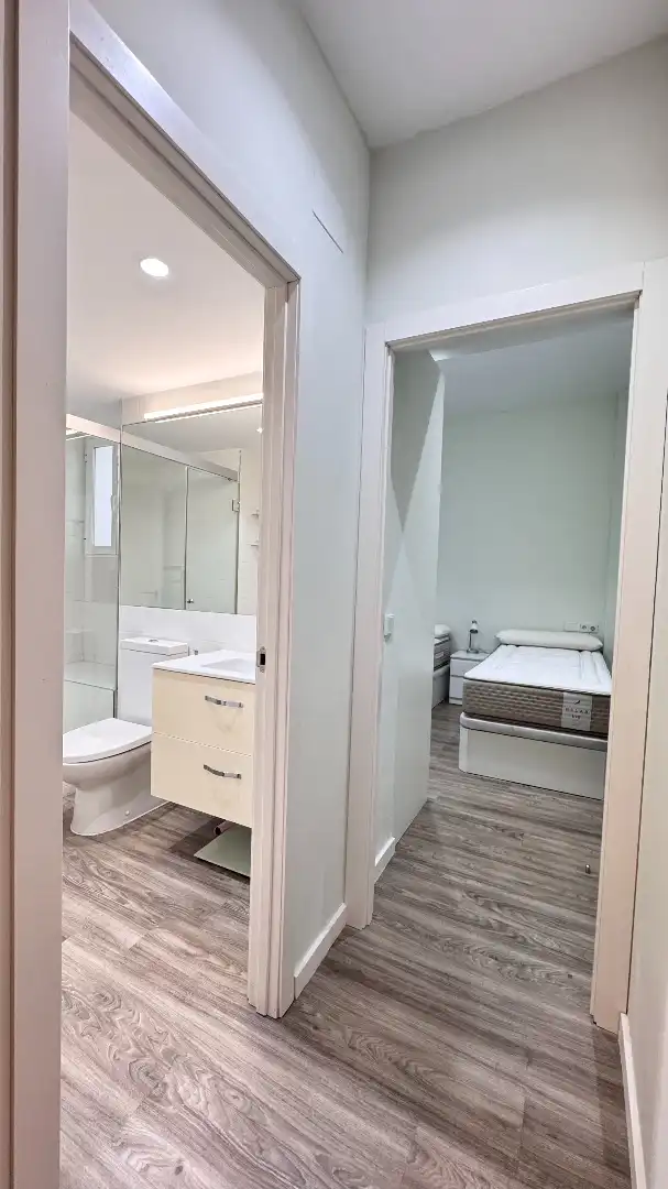 Bathroom of Apartments for sale in Valencia  with Air Conditioner, Heating and Parquet flooring