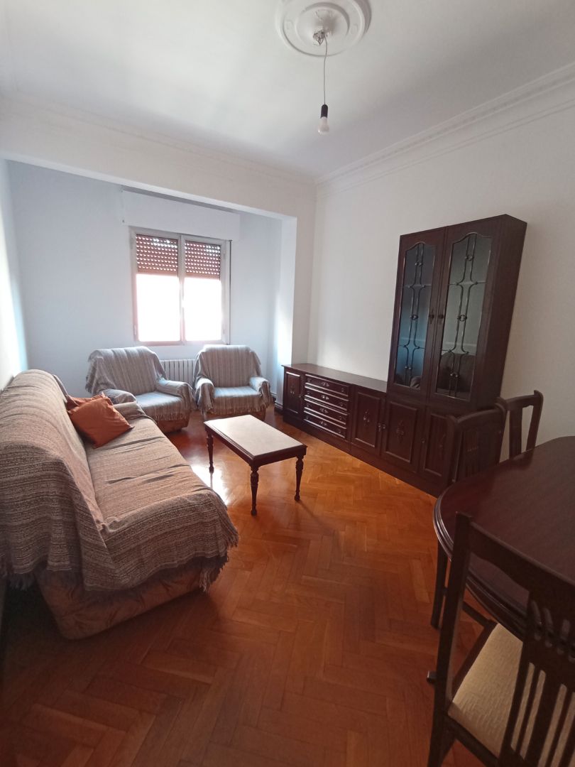 Living room of Flat to rent in  Zaragoza Capital  with Heating, Parquet flooring and Furnished