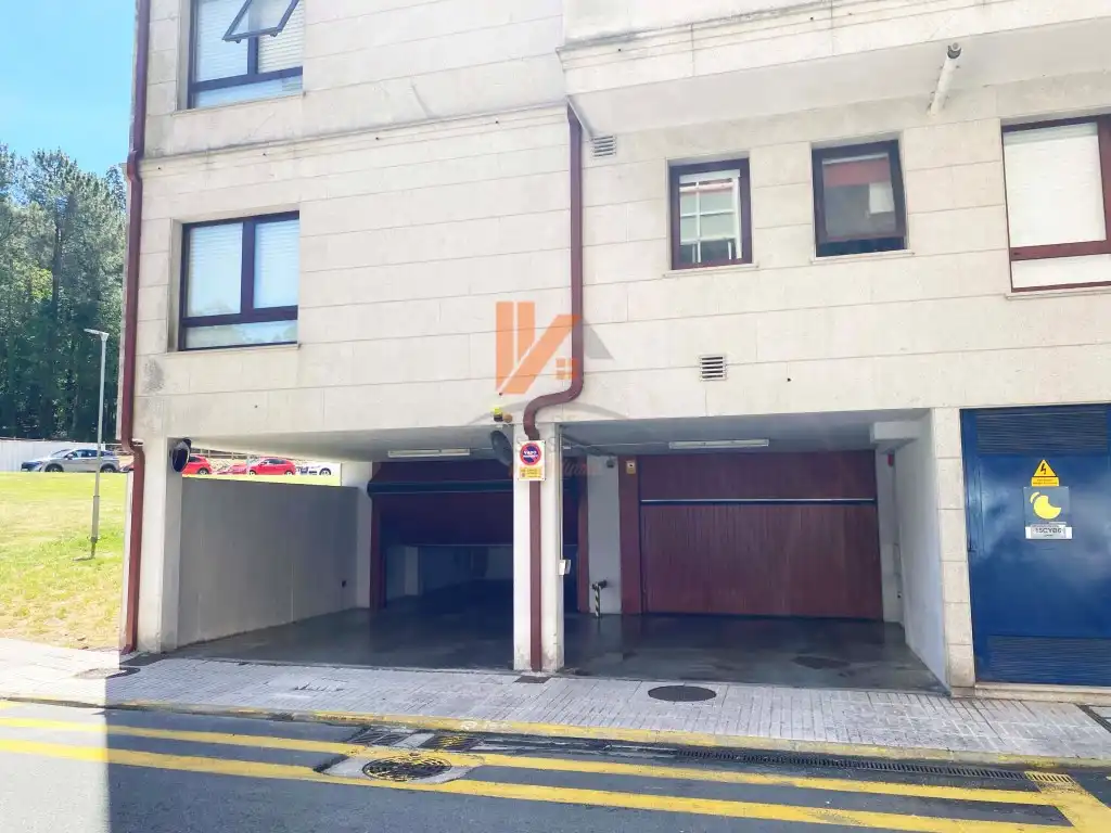 Parkplatz von Wohnung zum Verkauf in Ames mit Ofen