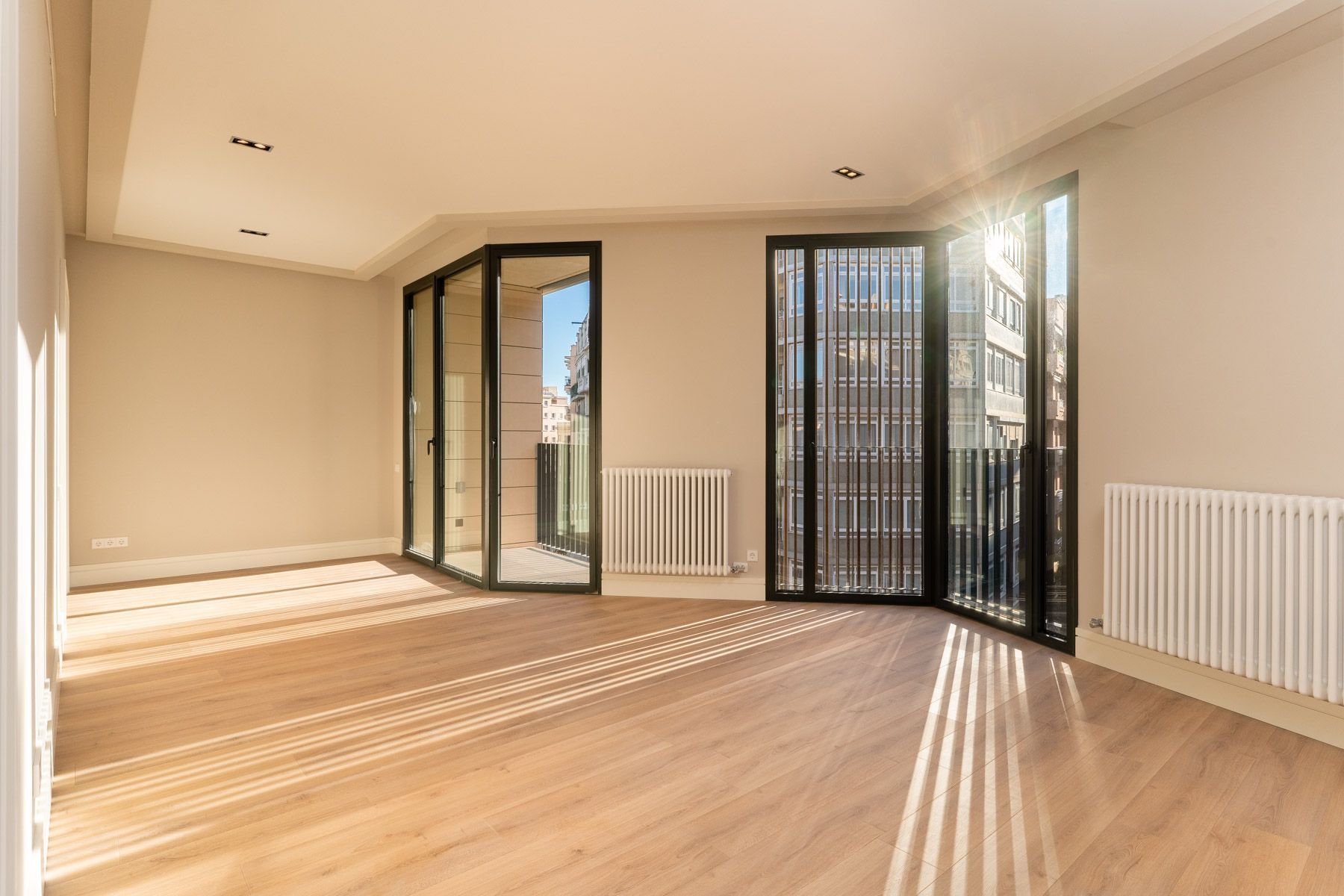 Flat to rent in  Barcelona Capital  with Air Conditioner, Heating and Private garden