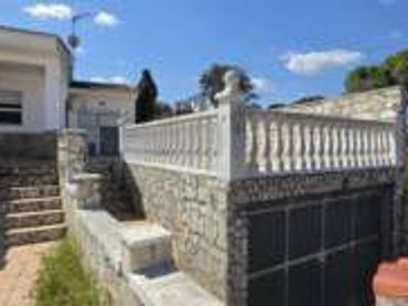 House with pool for sale in Rovello