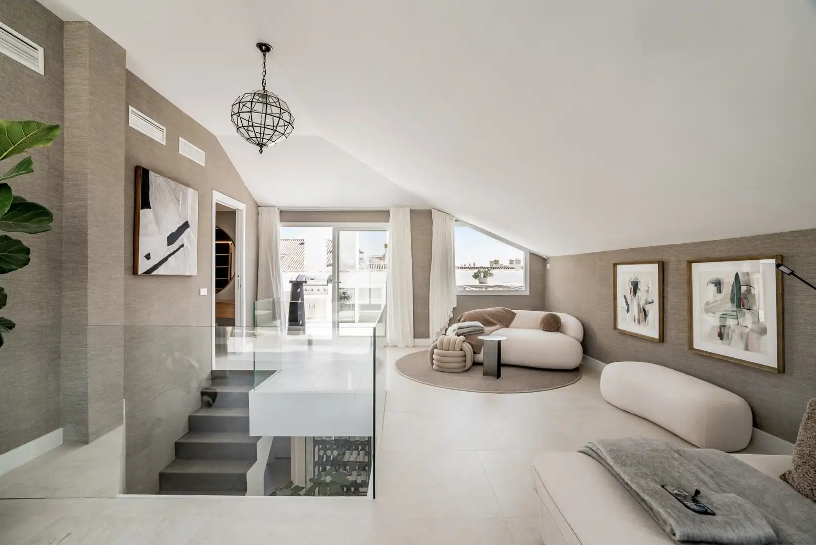 Sala de estar de Ático en venta en Marbella con Terraza, Piscina y Amueblado