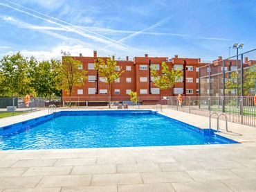 Flat with pool for sale in Ronda de Gloria Fuertes 2
